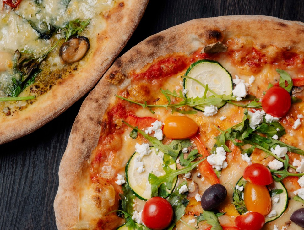 Artizanska pizza u Zadru — pizze s povrćem, cherry rajčicama i sirom u Porat Pizza & Bar